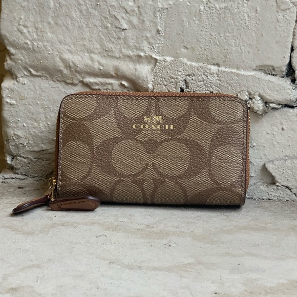 ❗️SOLD❗️Authentic Coach coin purse - Picture 1 of 4